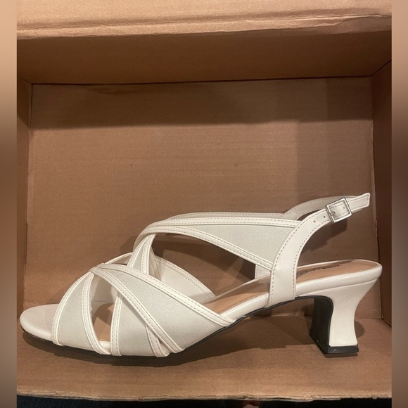 Easy Street womens Tristen Heeled White Strappy Hush Puppy Sandal, Size 11WW - Picture 9 of 11